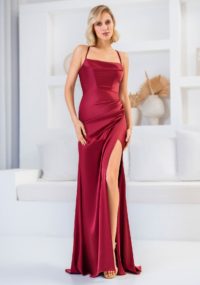 StudioAgnes-spolecenske-saty-uzky-strih-satenove-AL5025-cervene-rio-red_1